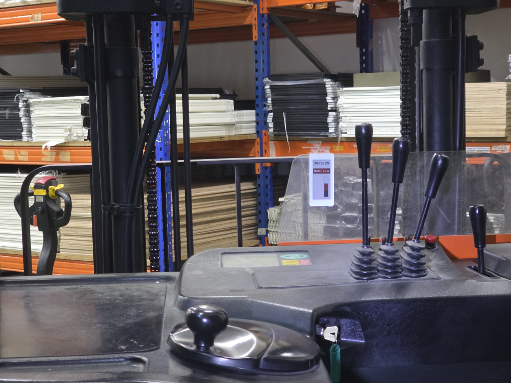 MHE Fleet management with eInk display